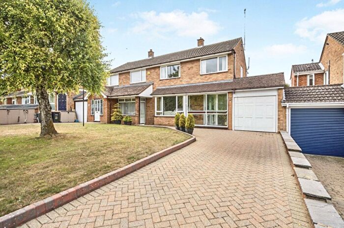 3 Bedroom Semi-Detached House For Sale In Patterdale Close, Dunstable, Bedfordshire, LU6