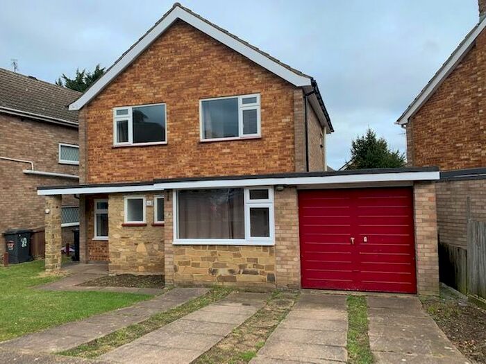 3 Bedroom Detached House To Rent In Rosslyn Crescent, Luton LU3