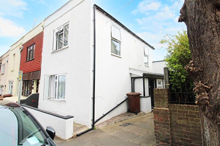 3 Bedroom End Of Terrace House To Rent In Marlborough Road, Gillingham, ME7