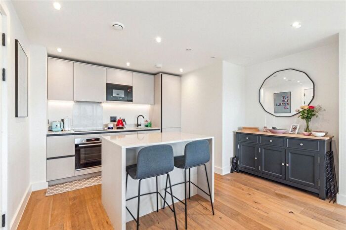 2 Bedroom Flat To Rent In Irene House, Balham High Road, London, SW12