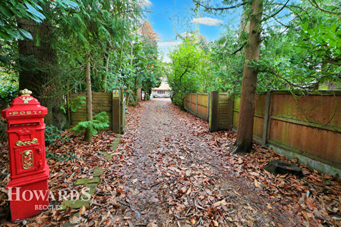 4 Bedroom Detached Bungalow For Sale In Yarmouth Road, Broome, NR35