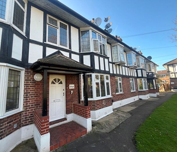 2 Bedroom Flat For Sale In Tudor Court, London, E17