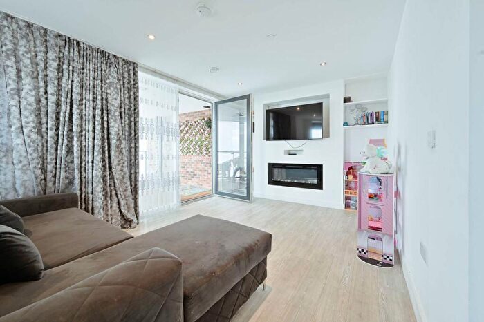 2 Bedroom Flat For Sale In Northolt Road, South Harrow, Harrow, HA2