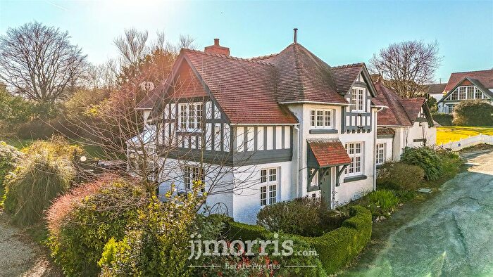 3 Bedroom Link Detached House For Sale In Aberporth, Cardigan, SA43