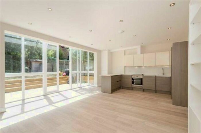 3 Bedroom Apartment To Rent In Muswell Road, Muswell Hill, London, N10