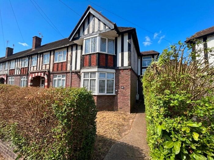 2 Bedroom End Of Terrace House For Sale In Gardenia Avenue, Luton, Bedfordshire, LU3