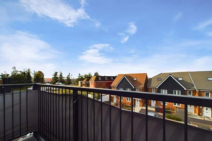 2 Bedroom Apartment For Sale In Woods Road, Chichester, PO19
