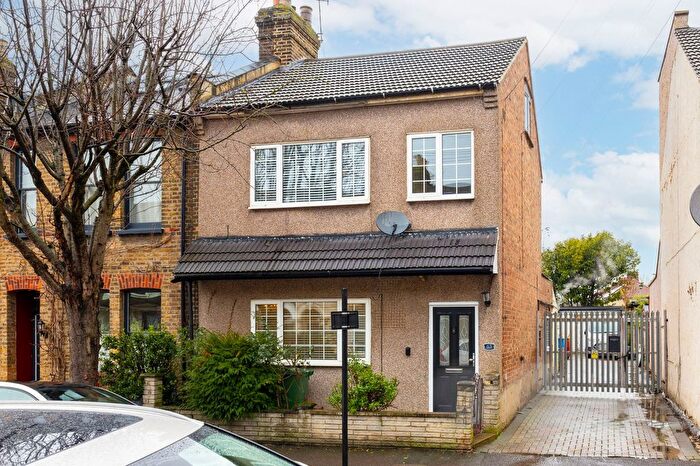 3 Bedroom Terraced House For Sale In Worcester Road, London, E17