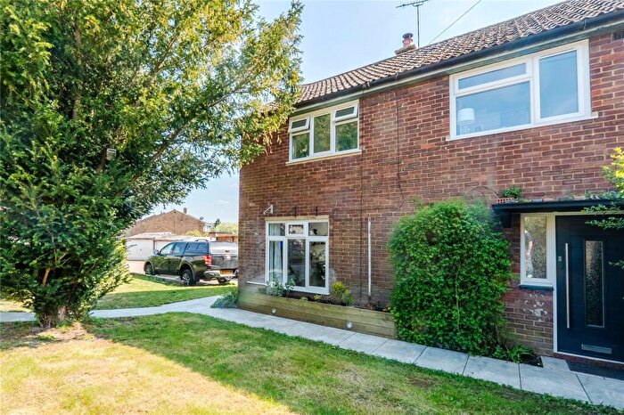 3 Bedroom End Of Terrace House For Sale In Park Avenue, Totternhoe, Bedfordshire, LU6