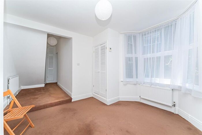 1 Bedroom Flat For Sale In Oaklands Road, London, W7