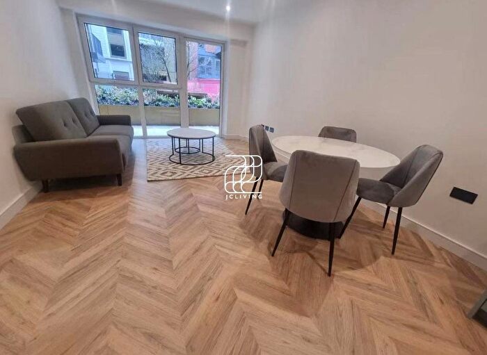 1 Bedroom Flat To Rent In Yorke House, Royal Exchange Kingston, KT1