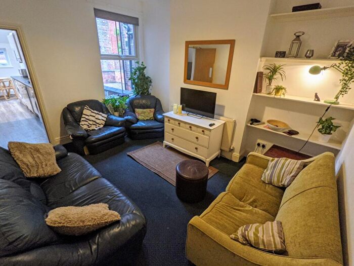 6 Bedroom Terraced House To Rent In Derby Road, Nottingham, NG7