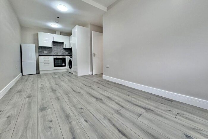 2 Bedroom Flat To Rent In Slough High Street, SL1