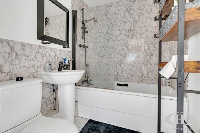 1 Bedroom Flat For Sale In Oxford Avenue, Hayes, UB3