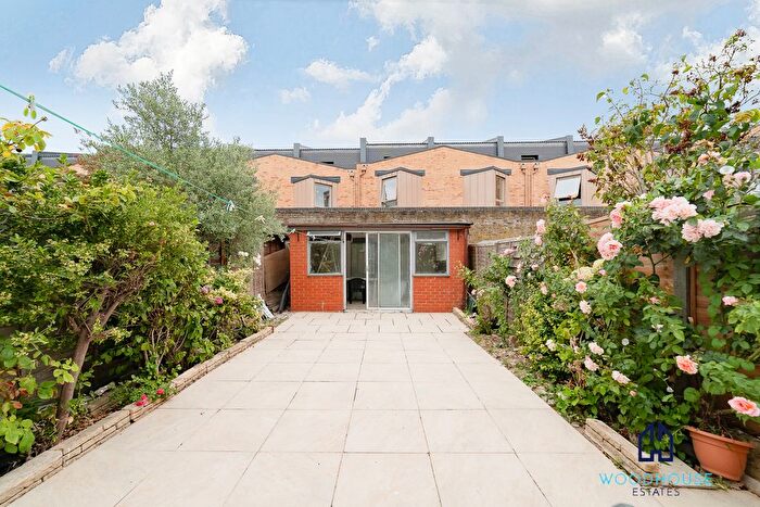 4 Bedroom Terraced House To Rent In Rosemount Avenue, London, N12