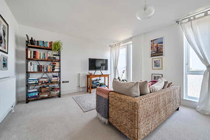 2 Bedroom Flat For Sale In Trevor Roper Close, Ilford, London, IG1