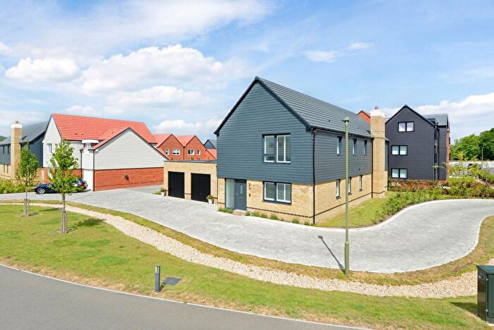 4 Bedroom Detached House For Sale In Romaine Road, Cranleigh, GU6