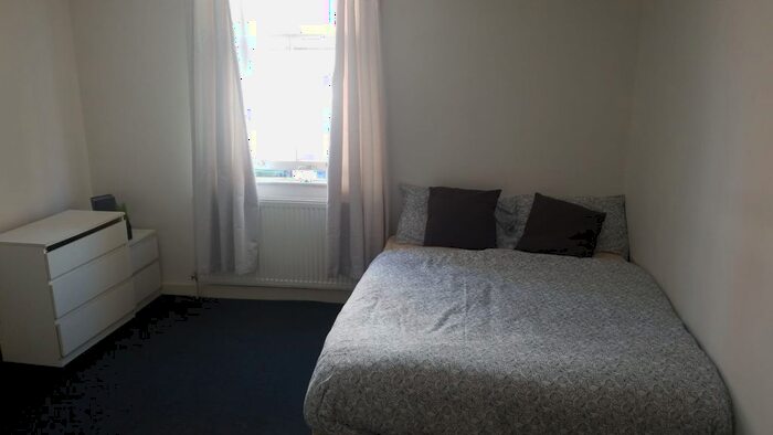 Studio To Rent In Cross Street, Willenhall, WV13