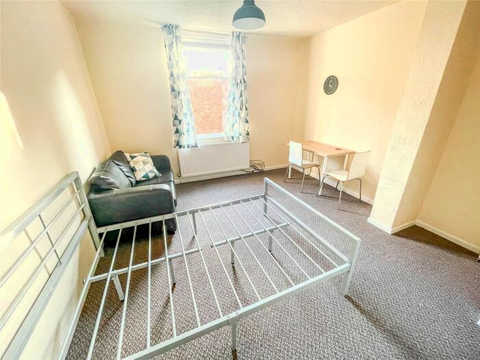 1 Bedroom Flat To Rent In Beaconsfield, Manchester, Greater Manchester, M14