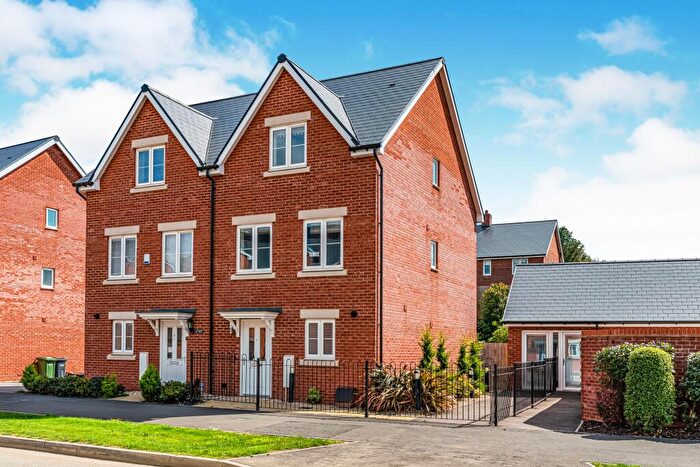 3 Bedroom House To Rent In Kingsman Drive, Botley, Southampton, SO32