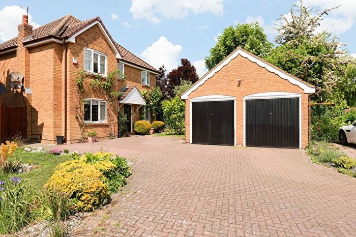 4 Bedroom Detached House For Sale In Thorne Way, Buckland, HP22