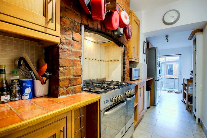 2 Bedroom Flat To Rent In Uplands Road, London, N8