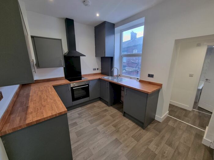 3 Bedroom Terraced House To Rent In Ripponden Road, Oldham, OL1