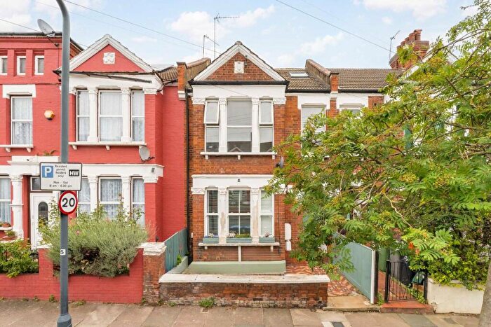 2 Bedroom Flat For Sale In Leghorn Road, Kensal Rise, NW10