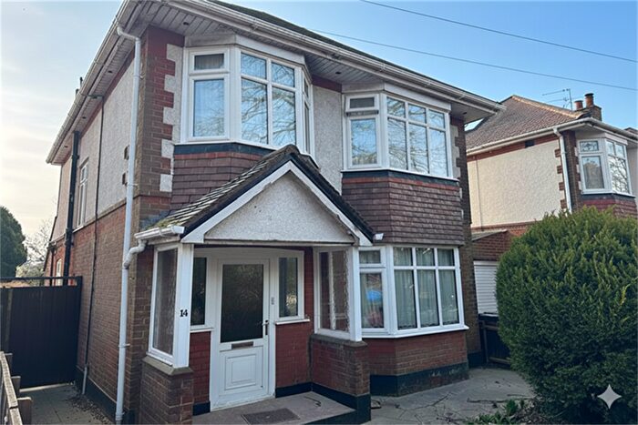 4 Bedroom House To Rent In Bedroom Detached House In Redhill, BH9