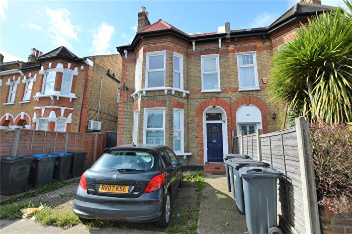 2 Bedroom Apartment To Rent In Portland Road, London, SE25