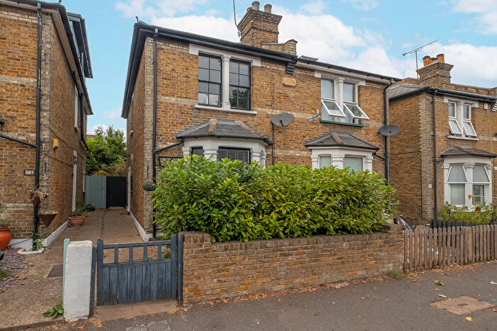 4 Bedroom House For Sale In Villiers Road, Kingston Upon Thames, KT1