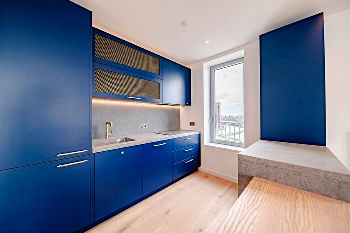 2 Bedroom Flat To Rent In Orchard Place, London, E14