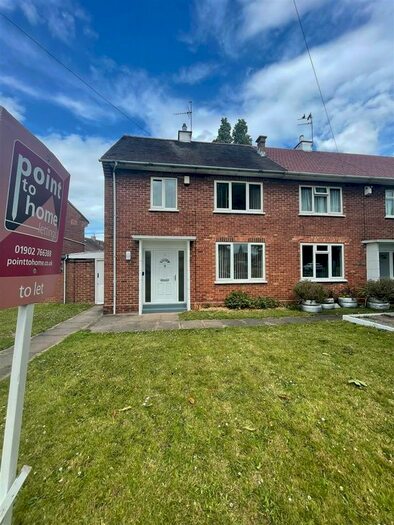 3 Bedroom Semi-Detached House To Rent In Fairfax Road, Bushbury, Wolverhampton, WV10