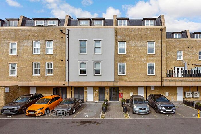 2 Bedroom Apartment For Sale In Richmond Street, Herne Bay, Kent, CT6