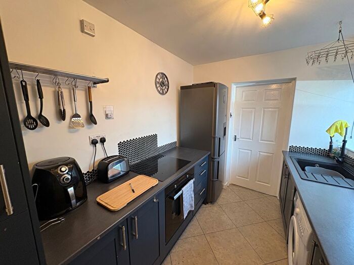 2 Bedroom Flat To Rent In Abbey Court, Coventry, CV3
