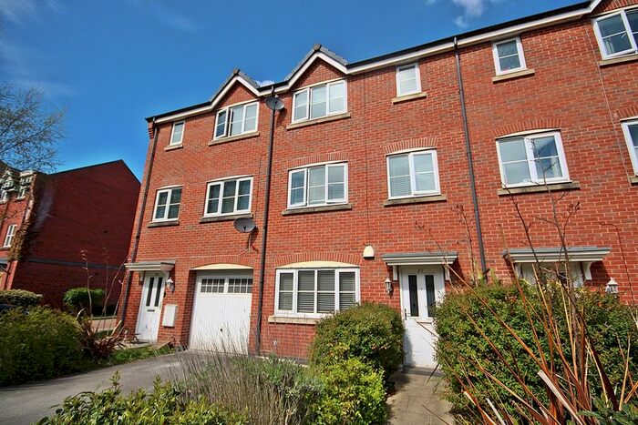 5 Bedroom Town House To Rent In Rylands Drive, Warrington, WA2