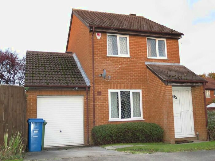 3 Bedroom Property To Rent In Finstock Green, Bracknell, RG12