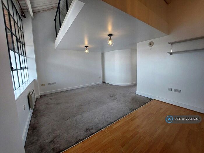 2 Bedroom Flat To Rent In The Brolly Works, Birmingham, B5