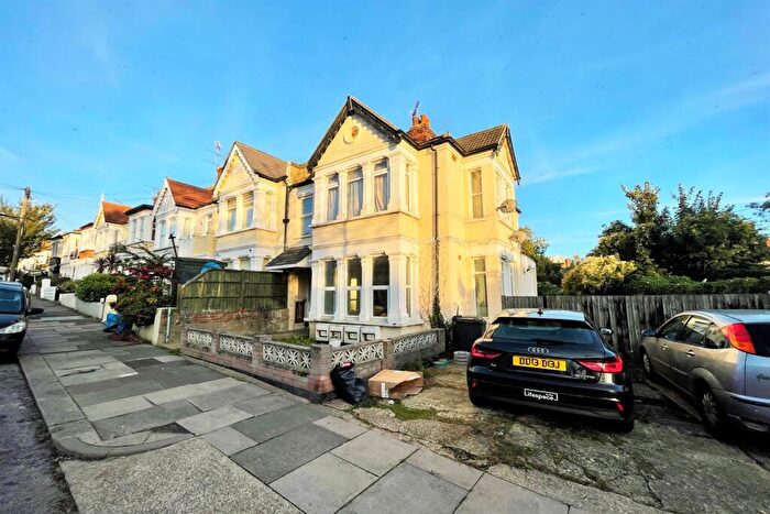 1 Bedroom Flat To Rent In Retreat Road, SS0