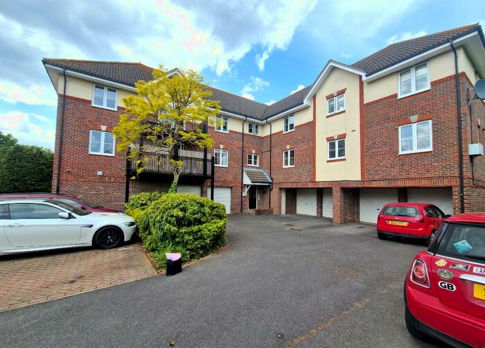 2 Bedroom Apartment To Rent In Spinnaker Court, Station Road, Netley Abbey, SO31