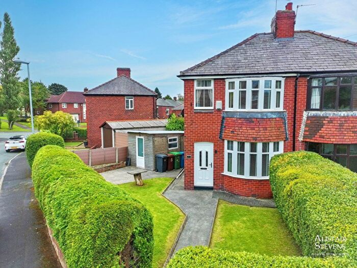 3 Bedroom Semi-Detached House For Sale In Lynton Avenue, Royton, OL2