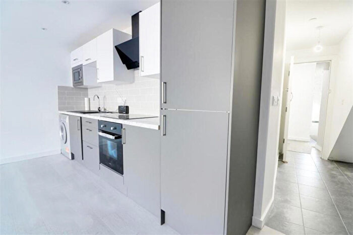 1 Bedroom Maisonette To Rent In Amherst St, Grangetown, Cardiff, CF11
