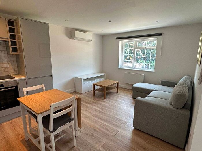 1 Bedroom Flat To Rent In St. Andrews Road, Acton, W3