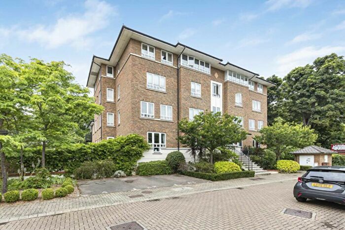 3 Bedroom Flat To Rent In Samuel Gray Gardens, Kingston Upon Thames, KT2