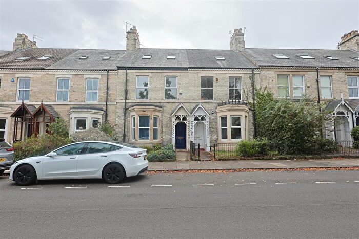 6 Bedroom Terraced House To Rent In Holly Avenue, Jesmond, Newcastle Upon Tyne, NE2