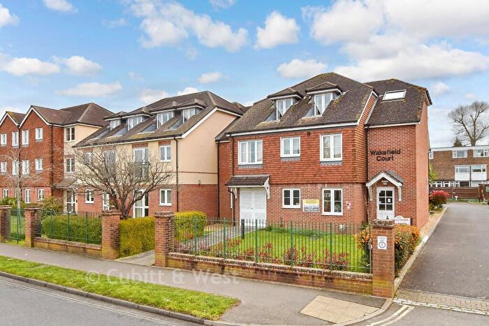 1 Bedroom Flat For Sale In Blackbridge Lane, Horsham, West Sussex, RH12