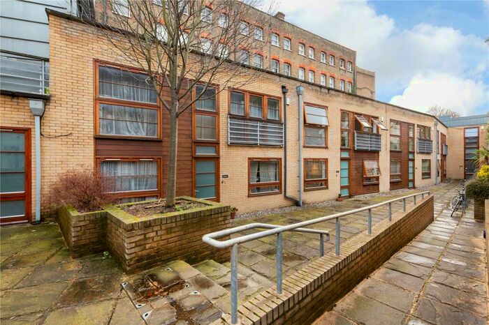 3 Bedroom Maisonette To Rent In Pied Bull Yard, London, N1