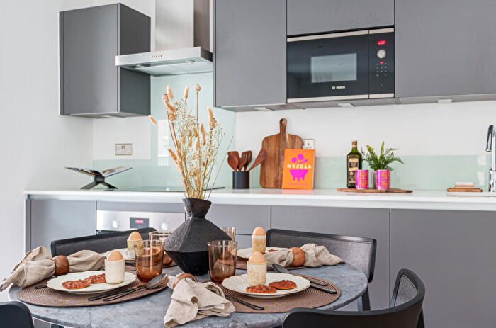 2 Bedroom Apartment To Rent In Bed, Nd Floor, Tyne, Refinery House In Anchors Point, E16