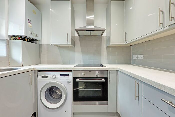 4 Bedroom Flat To Rent In Cowley Street, Brixton, London, SW9
