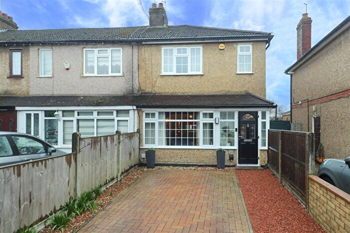 2 Bedroom End Terrace House For Sale In Chapel Lane, Hillingdon, UB8